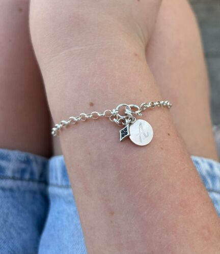 צמיד מיני מטבע חריטה מעויין photo review